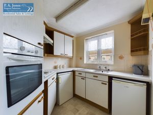 KITCHEN- click for photo gallery